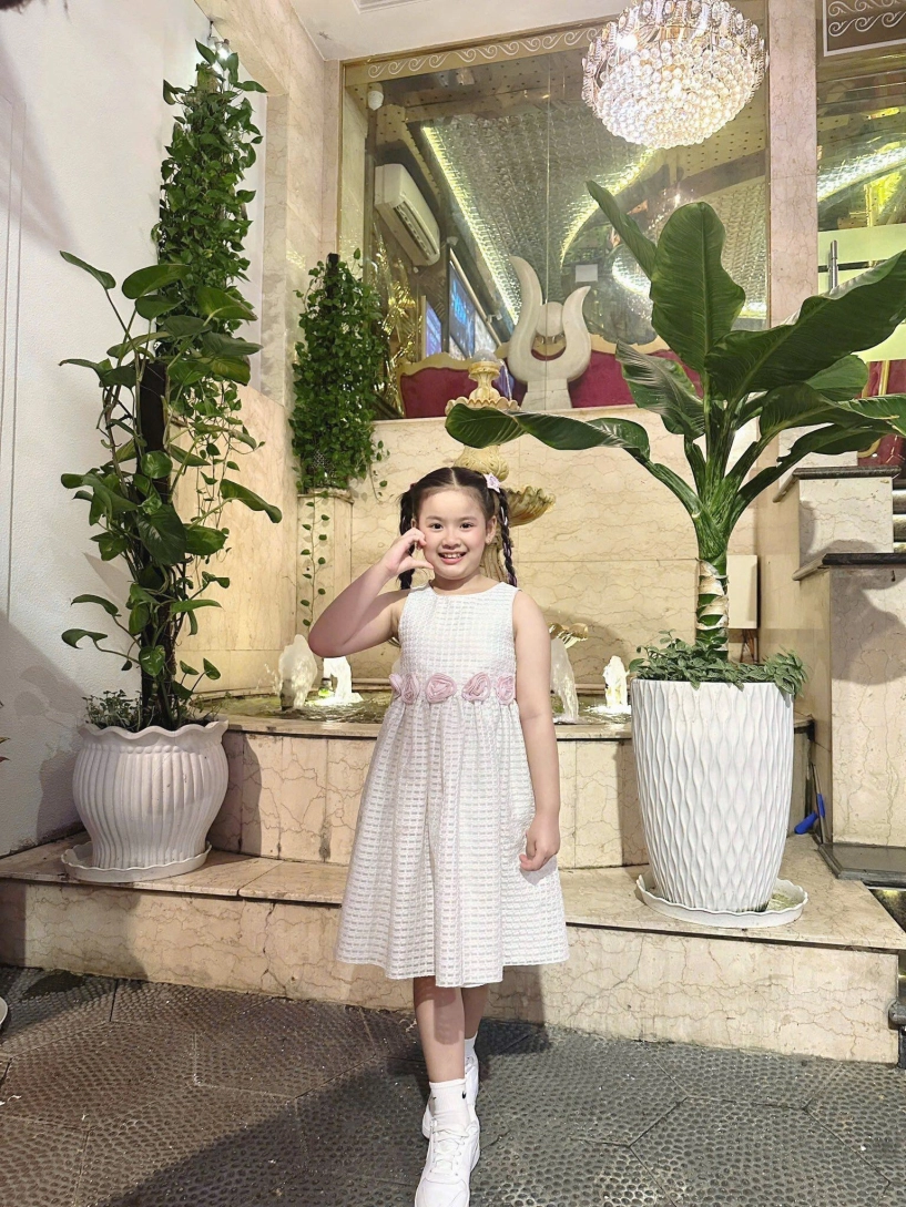 Linh lan tổ chức đám cưới với ca sĩ đinh kiến phong con gái vân quang long lung linh trong hôn lễ của mẹ - 11