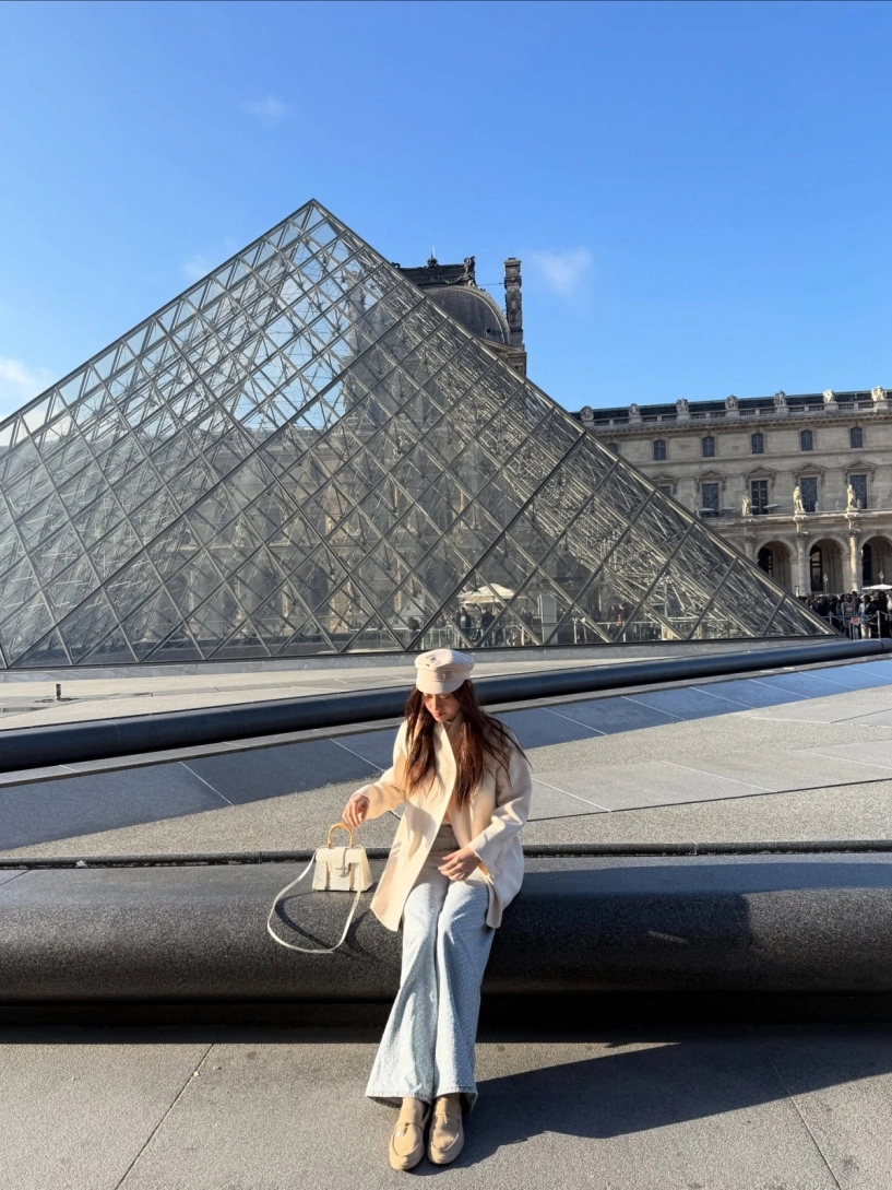 Lương thùy linh diện giày lười của giới tỷ phú vi vu khắp nơi - 1