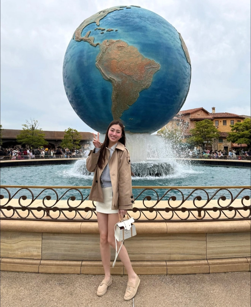 Lương thùy linh diện giày lười của giới tỷ phú vi vu khắp nơi - 4