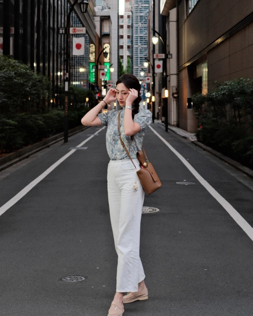 Lương thùy linh diện giày lười của giới tỷ phú vi vu khắp nơi - 6