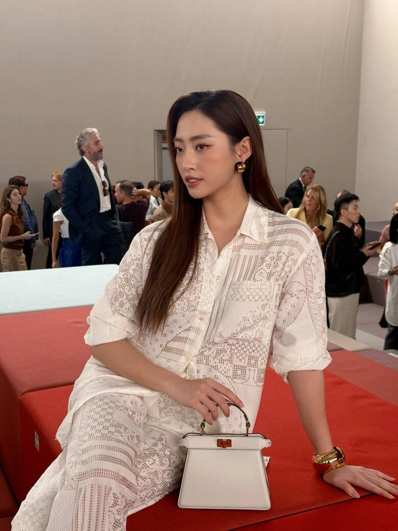 Lương thùy linh gây choáng khi phủ sóng 2 show lớn tại milan fashion week lên outfit nào cũng chấn động - 2