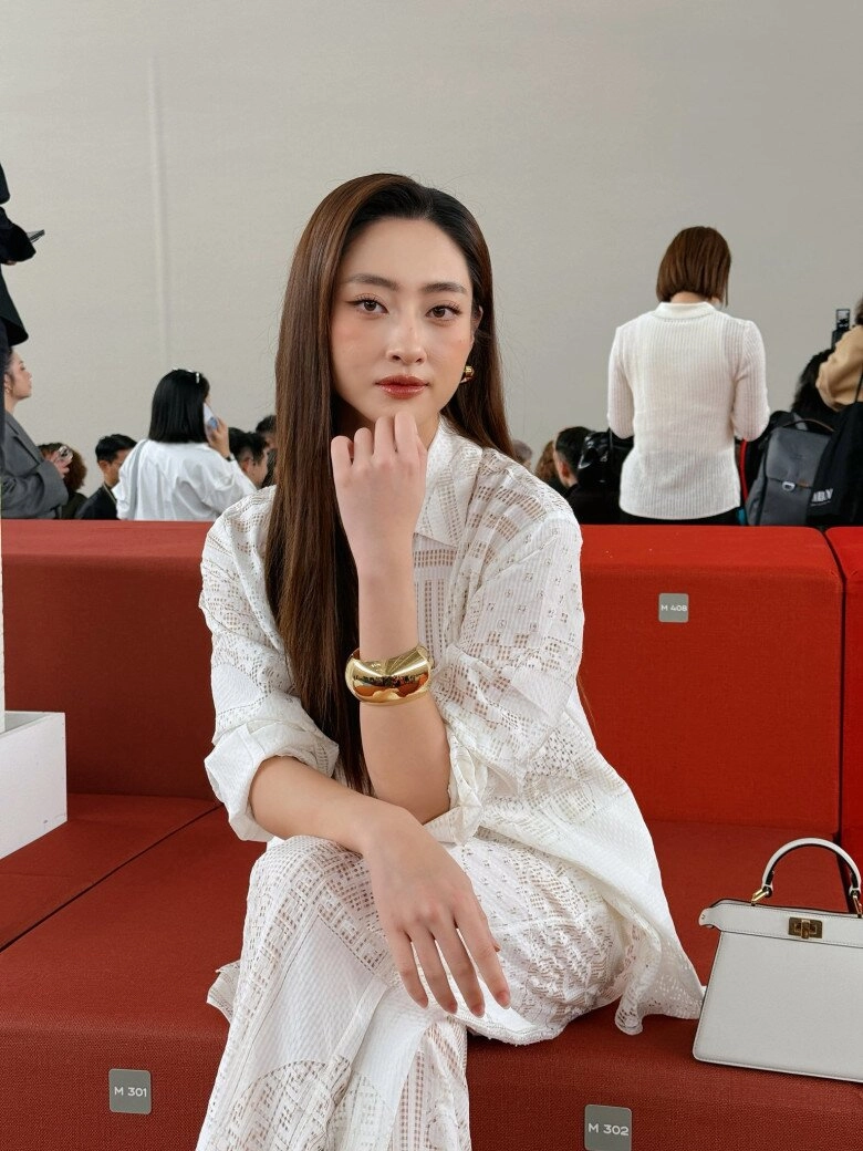 Lương thùy linh gây choáng khi phủ sóng 2 show lớn tại milan fashion week lên outfit nào cũng chấn động - 3