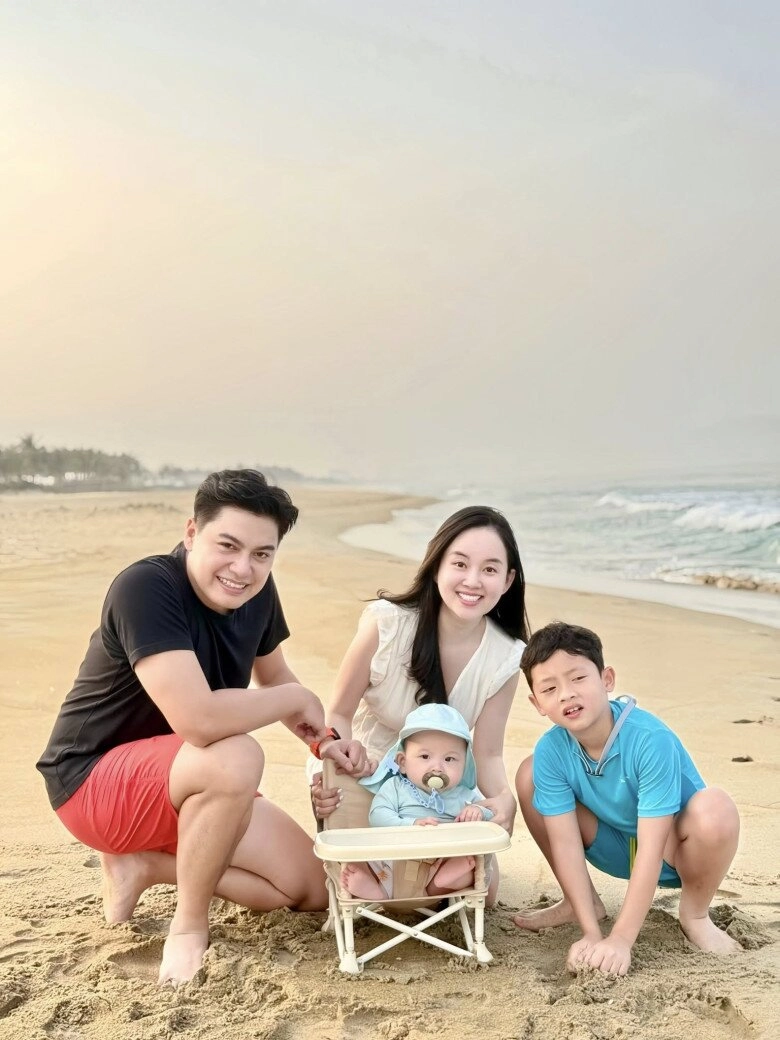 Ly kute cùng chồng làm trong ngành công an dọn tiệc thôi nôi cho quý tử em bé 1 tuổi giống hệt anh trai khoai tây - 6