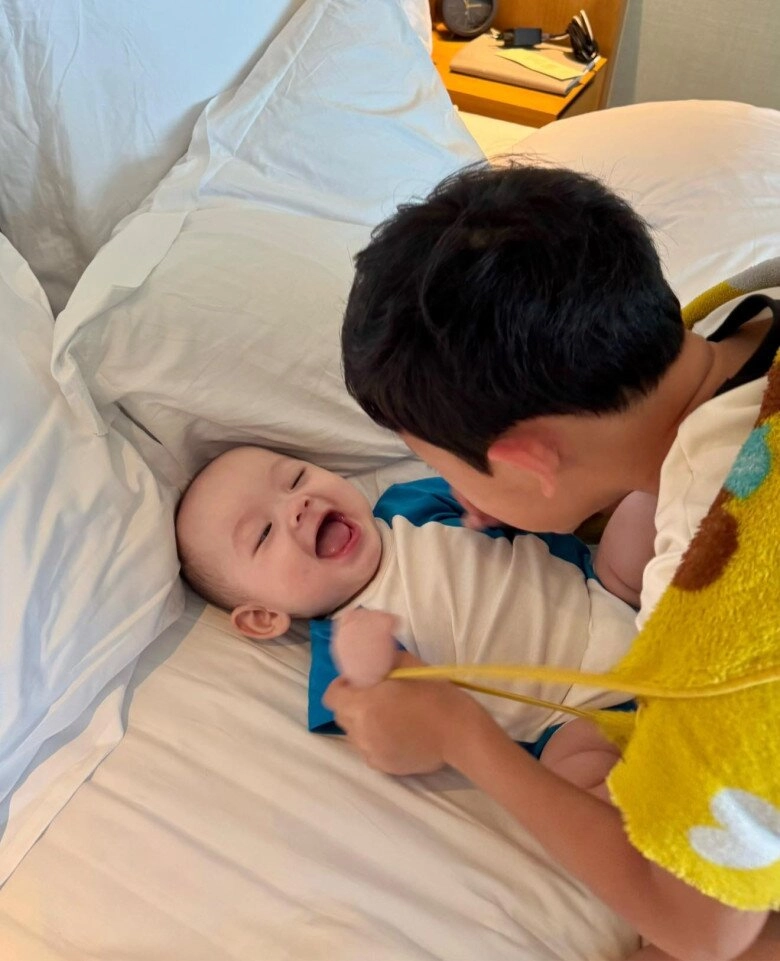 Ly kute cùng chồng làm trong ngành công an dọn tiệc thôi nôi cho quý tử em bé 1 tuổi giống hệt anh trai khoai tây - 8