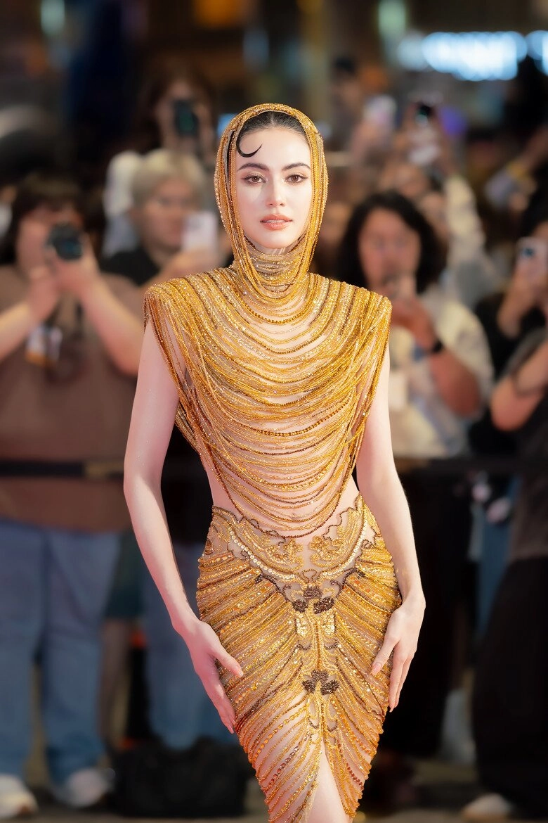 ma nữ đẹp nhất thái lan mai davika hoá nữ thần khi đổ bộ thảm đỏ visual sắc lẹm khó tìm được người thay thế - 3