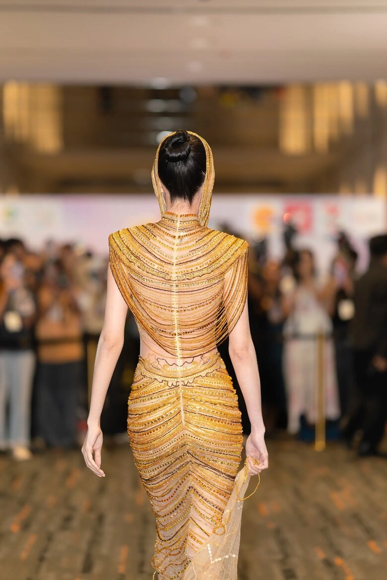 ma nữ đẹp nhất thái lan mai davika hoá nữ thần khi đổ bộ thảm đỏ visual sắc lẹm khó tìm được người thay thế - 5