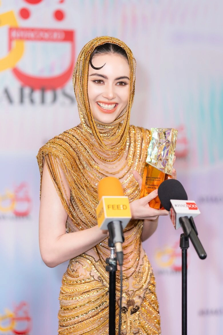 ma nữ đẹp nhất thái lan mai davika hoá nữ thần khi đổ bộ thảm đỏ visual sắc lẹm khó tìm được người thay thế - 6