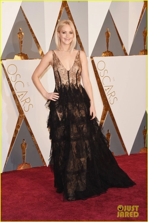 Mãn nhãn với váy đầm lộng lẫy của mỹ nhân oscar - 4