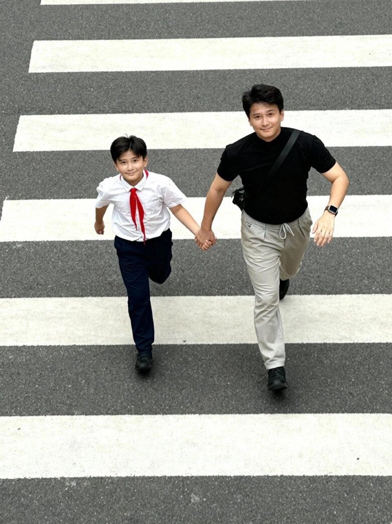 Màn thay diễn viên của cách em 1 milimet huỳnh anh có con trai thất lạc huyền lizzie và em gái xinh như búp bê - 3