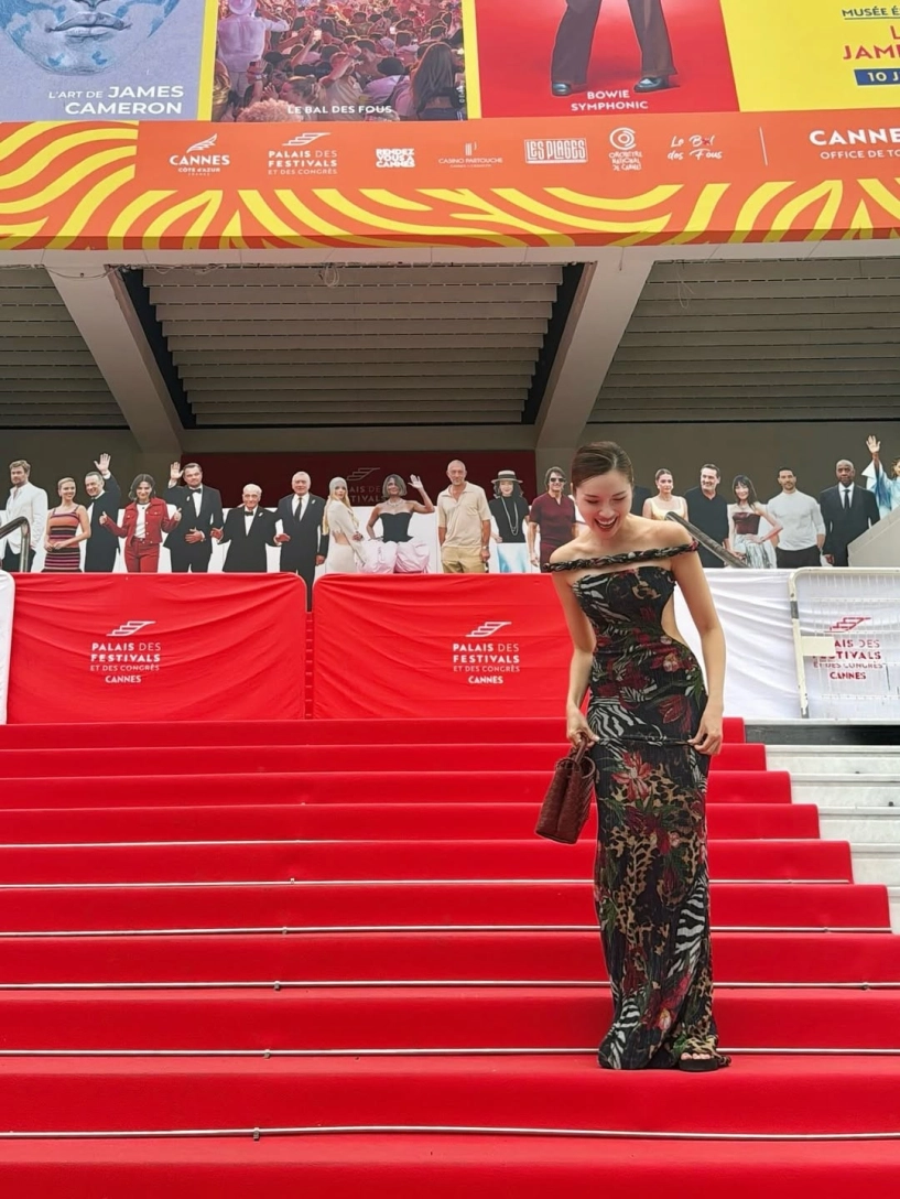 mc chân dài thanh thanh huyền đốt cháy ánh nhìn trên bờ biển địa trung hải - 4