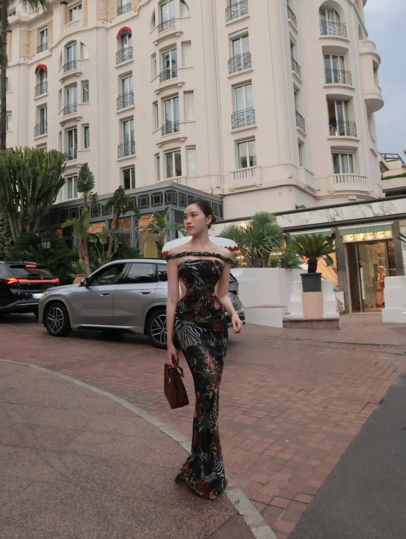 mc chân dài thanh thanh huyền đốt cháy ánh nhìn trên bờ biển địa trung hải - 5