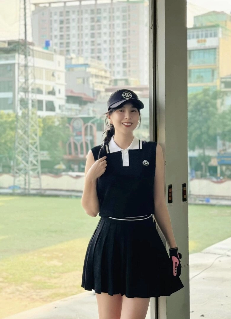 Mc đẹp nhất vtv mặc xẻ sâu khoe lưng trần nuột nà nhan sắc gây ngỡ ngàng sau 3 tháng sinh quý tử - 7