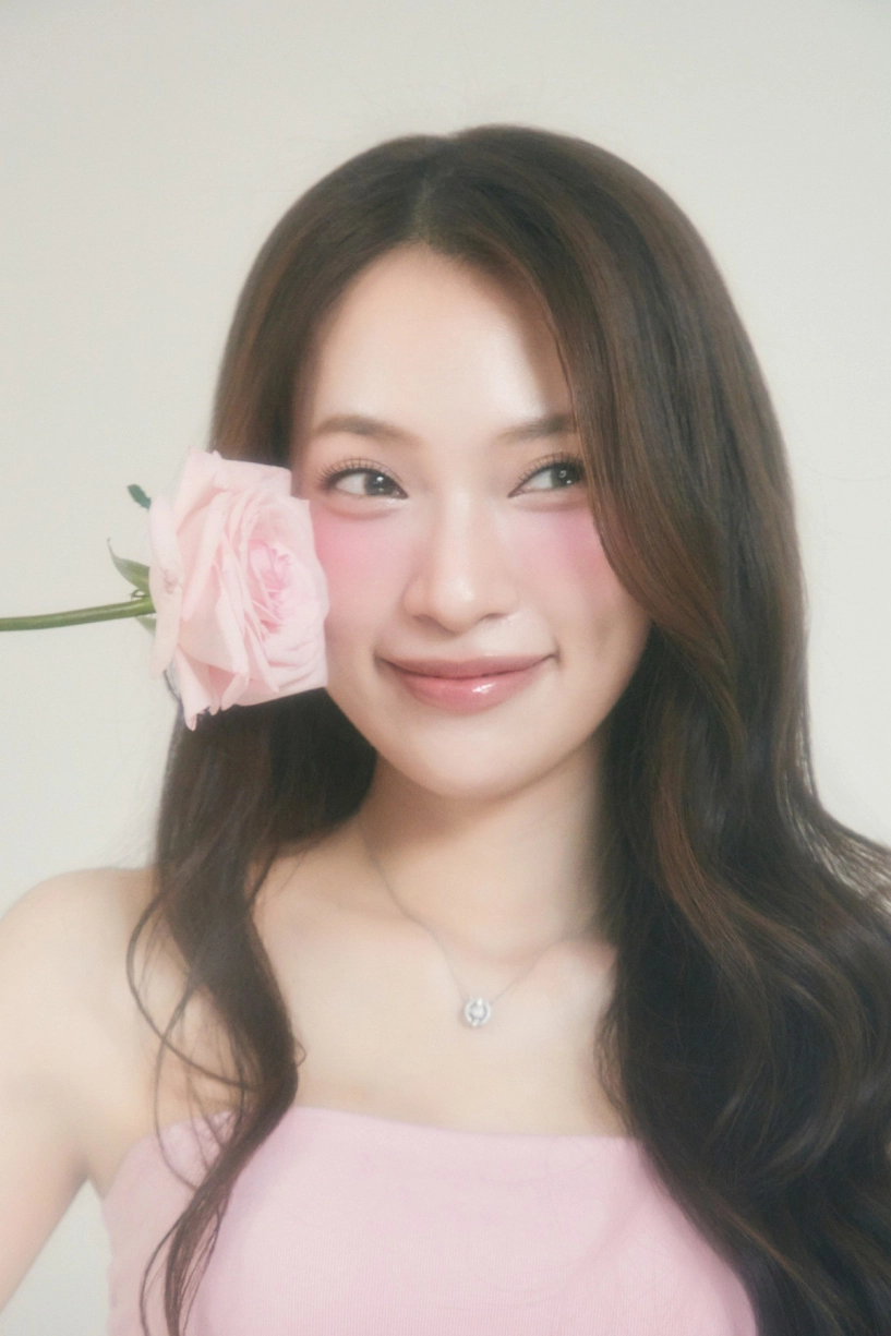 Mc khánh vy dẫn chung kết olympia năm 2025 gây sốt với vẻ đẹp tri thức - 8