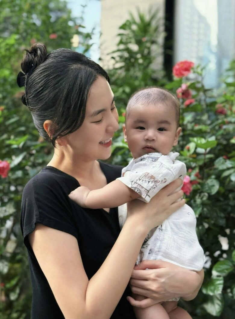 Mc mai ngọc cho con trai mới 5 tháng tuổi ăn dặm tiểu thiếu gia phát triển vượt trội ngày càng đáng yêu - 3