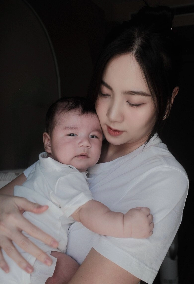 Mc mai ngọc cho con trai mới 5 tháng tuổi ăn dặm tiểu thiếu gia phát triển vượt trội ngày càng đáng yêu - 5