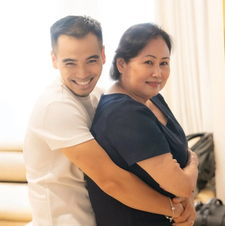 Mẹ chồng của hhen niê rạng rỡ ôm cháu nội mới sinh ngày nào cũng chạy xe máy lên thăm - 3