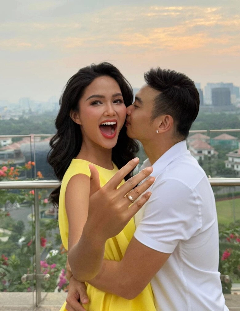 Mẹ chồng của hhen niê rạng rỡ ôm cháu nội mới sinh ngày nào cũng chạy xe máy lên thăm - 12