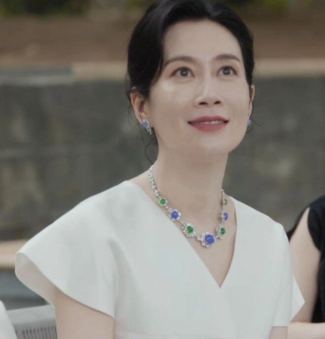 mẹ chồng triệu lộ tư khí chất át vía khiến khán giả quên cách thở đeo phỉ thuỷ 1100 tỷ ngoài đời u50 vẫn lẻ bóng - 6