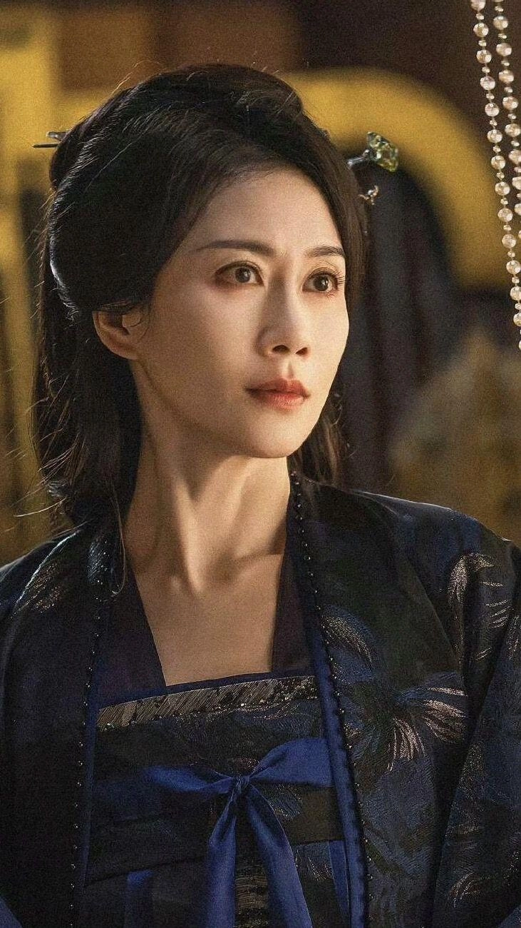 mẹ chồng triệu lộ tư khí chất át vía khiến khán giả quên cách thở đeo phỉ thuỷ 1100 tỷ ngoài đời u50 vẫn lẻ bóng - 8