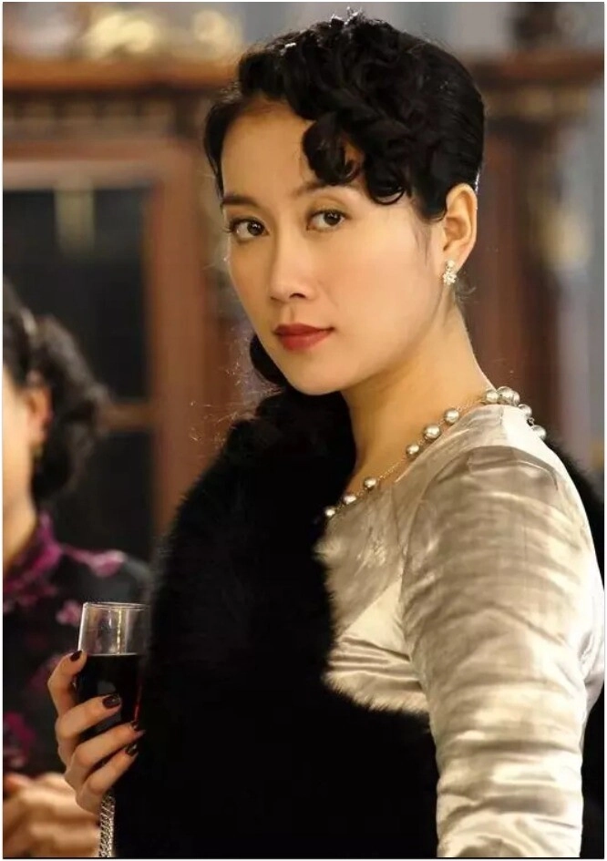 mẹ chồng triệu lộ tư khí chất át vía khiến khán giả quên cách thở đeo phỉ thuỷ 1100 tỷ ngoài đời u50 vẫn lẻ bóng - 9