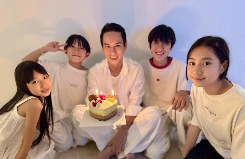 Mẹ ruột minh hà trẻ trung đứng cạnh bà sui 100 tuổi gia đình lý hải thừa hưởng gen nhan sắc của 2 bên nội ngoại - 11