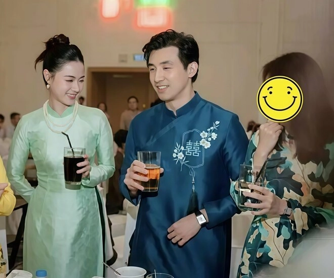 Midu lộ khoảnh khắc bên bố mẹ chồng chủ tịch diện áo dài nền nã tham dự sự kiện của tập đoàn nhựa - 2