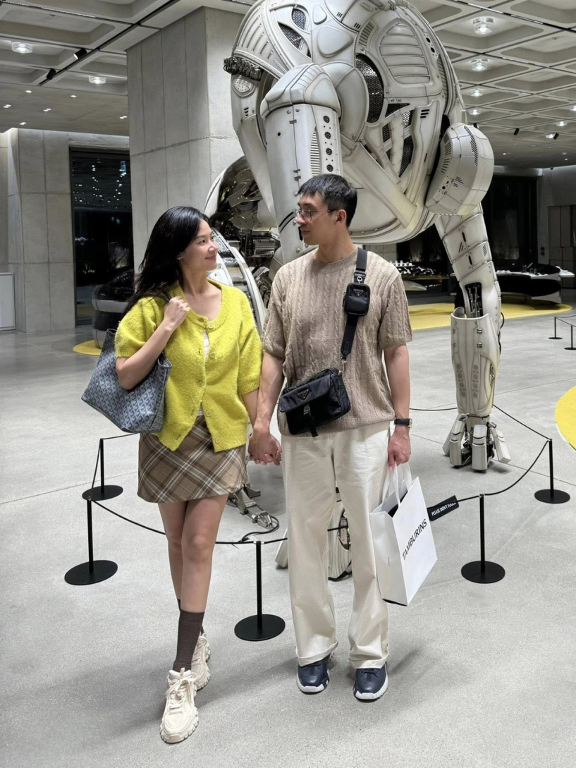 Midu thích phối đồ như nữ sinh khi sánh đôi chồng đại gia - 2