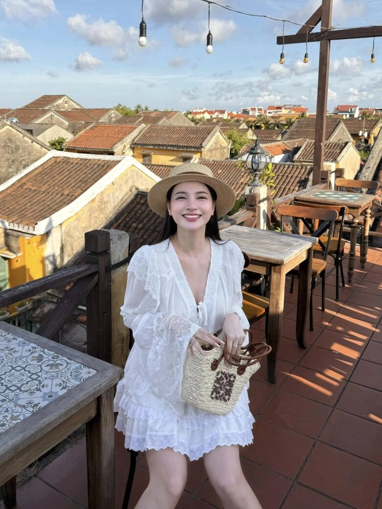 Mỹ nhân sinh năm 1999 từng bị việt anh phũ tình cảm diện bikini nhỏ xíu như sắp rơi đời thường kín đáo vẫn hút mắt - 11