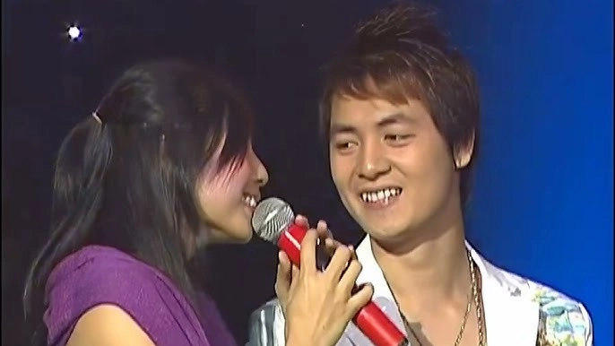 Nam ca sĩ nổi tiếng cùng thủy tiên 20 năm trước nay giàu sụ sống hạnh phúc bên mỹ nhân trong biệt thự to đùng - 2