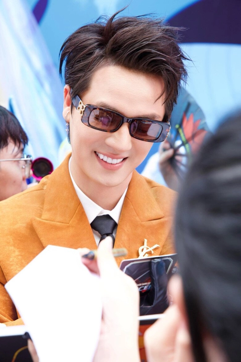 Nam ca sĩ nổi tiếng cùng thủy tiên 20 năm trước nay giàu sụ sống hạnh phúc bên mỹ nhân trong biệt thự to đùng - 6