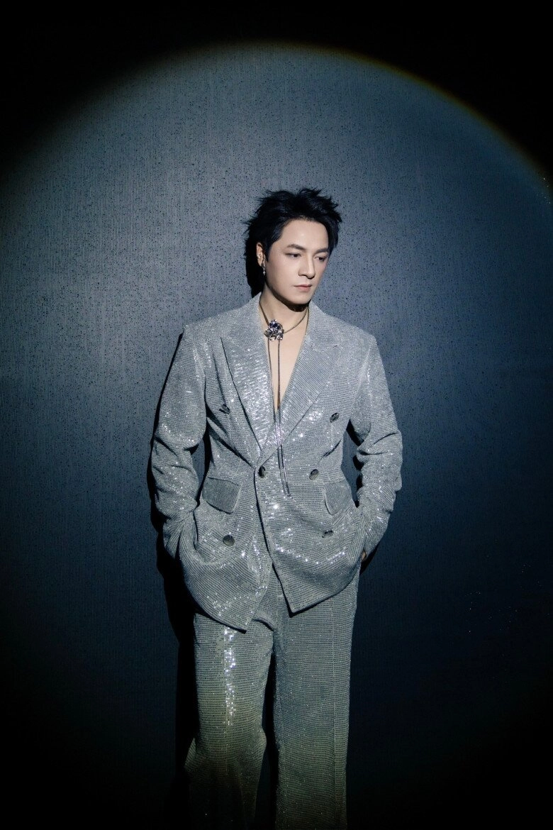 Nam ca sĩ nổi tiếng cùng thủy tiên 20 năm trước nay giàu sụ sống hạnh phúc bên mỹ nhân trong biệt thự to đùng - 8