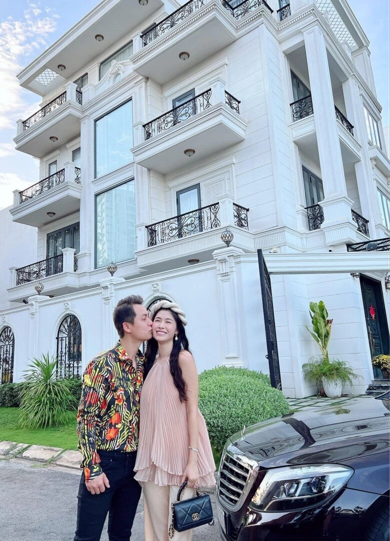 Nam ca sĩ nổi tiếng cùng thủy tiên 20 năm trước nay giàu sụ sống hạnh phúc bên mỹ nhân trong biệt thự to đùng - 11
