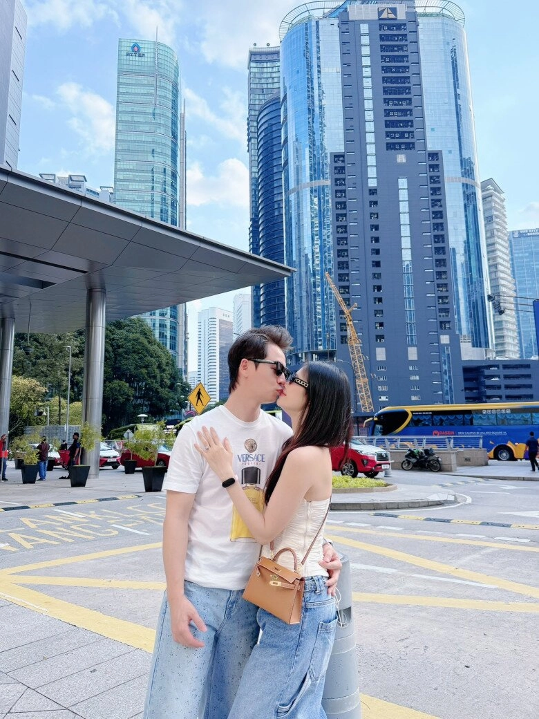 Nam ca sĩ nổi tiếng cùng thủy tiên 20 năm trước nay giàu sụ sống hạnh phúc bên mỹ nhân trong biệt thự to đùng - 18