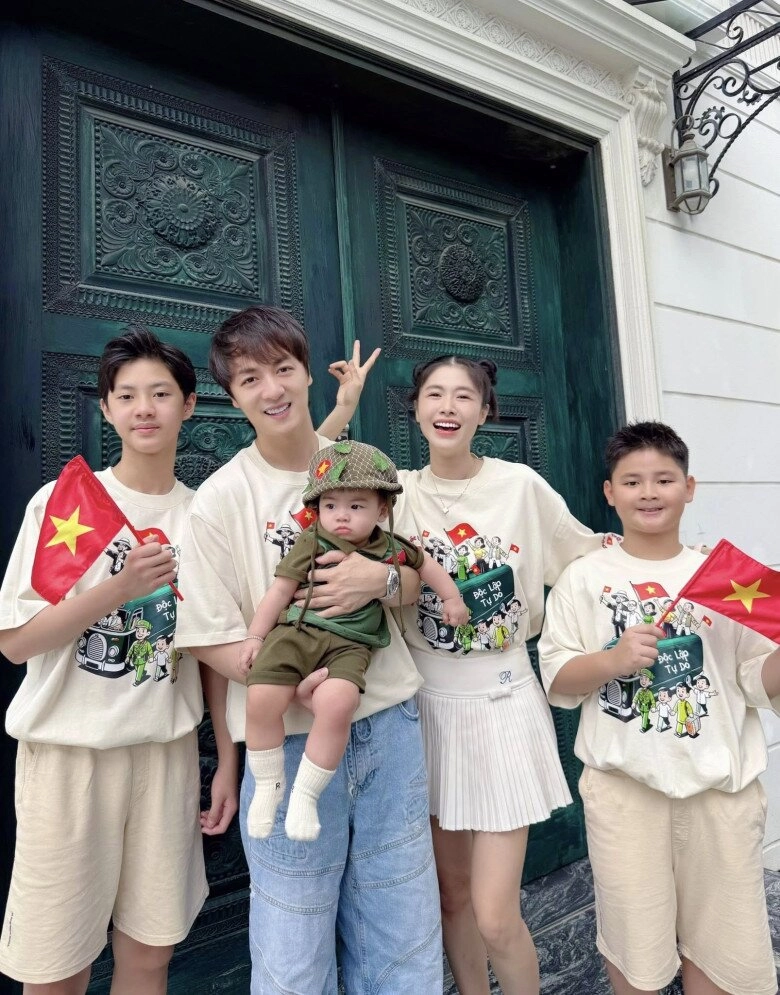 Nam ca sĩ nổi tiếng cùng thủy tiên 20 năm trước nay giàu sụ sống hạnh phúc bên mỹ nhân trong biệt thự to đùng - 20