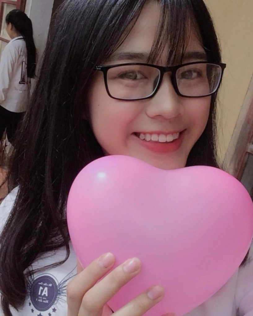 nàng dâu hào môn đỗ thị hà được khen xinh từ bé - 10