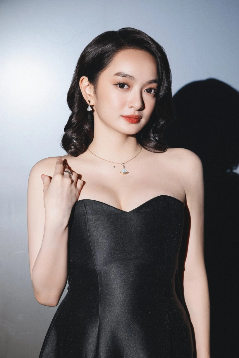 ngọc nữ trăm tỷ kaity nguyễn sở hữu vòng 1 nóng bỏng nhất việt nam - 1