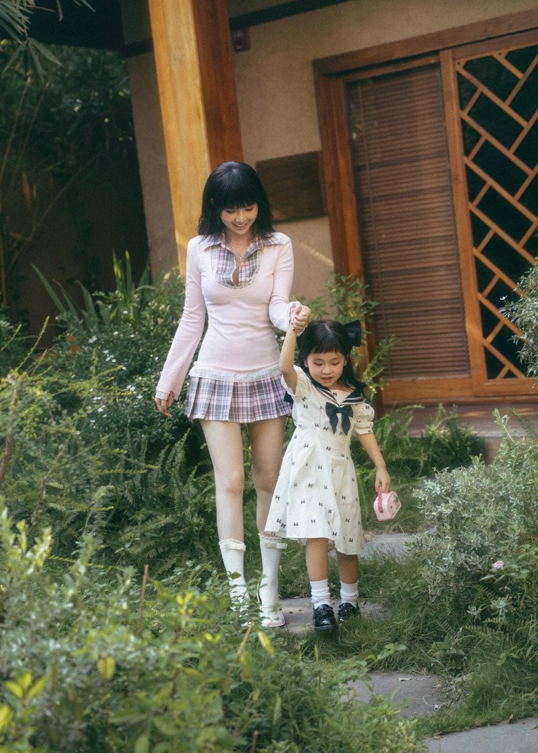 Ngọc trinh chuyển 300 triệu vào tài khoản của ubtw mặt trận tổ quốc khẳng định không còn đếm tuổi bằng ồn ào - 9