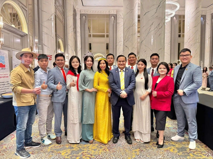 Người đẹp hảo hảo tuổi trẻ rực rỡ trên những chuyến đi trải nghiệm và kết nối toàn cầu - 1