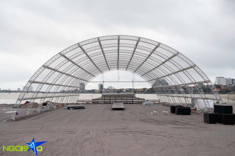 Nhà chồng đỗ thị hà dựng rạp rộng nghìn mét vuông trước lễ cưới một tuần - 3