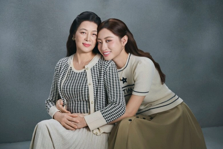 Nhà hoa hậu lương thùy linh ở cao bằng ngập sâu trong nước lũ nàng hậu cùng mẹ giám đốc hoãn kế hoạch tặng quà trung thu - 2