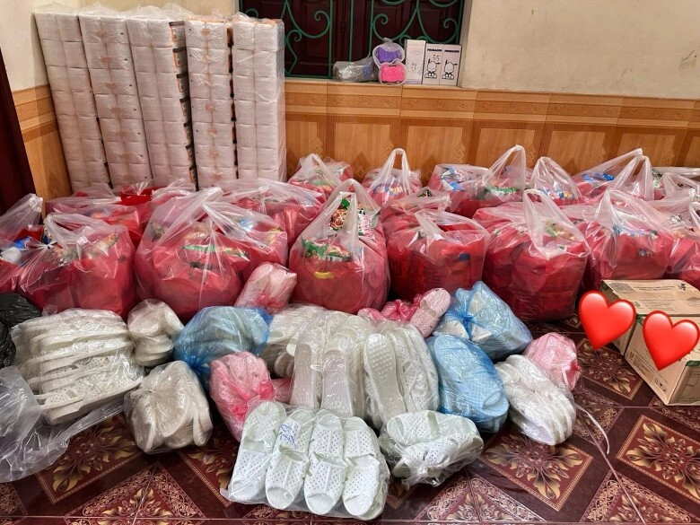 Nhà hoa hậu lương thùy linh ở cao bằng ngập sâu trong nước lũ nàng hậu cùng mẹ giám đốc hoãn kế hoạch tặng quà trung thu - 4