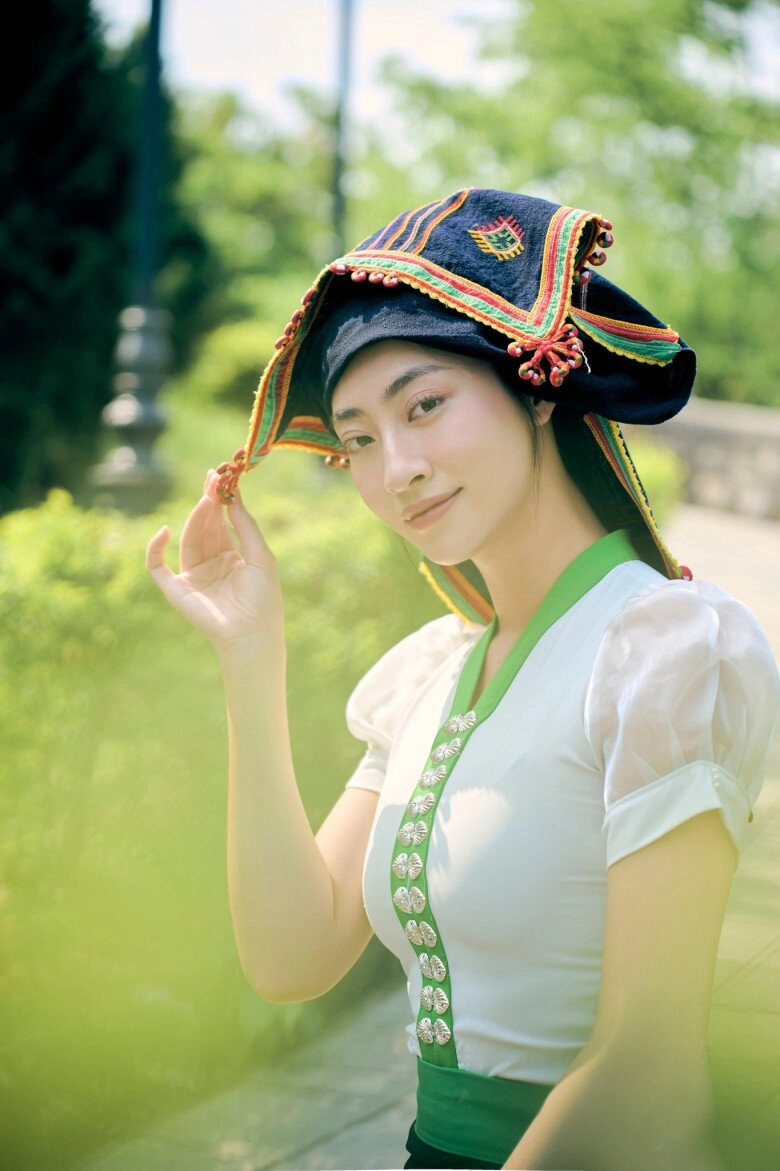 Nhà hoa hậu lương thùy linh ở cao bằng ngập sâu trong nước lũ nàng hậu cùng mẹ giám đốc hoãn kế hoạch tặng quà trung thu - 5