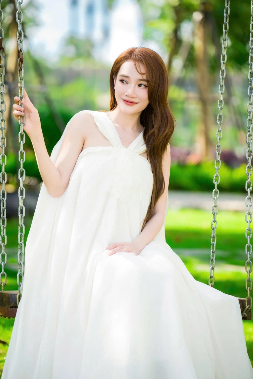 Nhã phương giấu bụng bầu lần ba cực khéo với gu thời trang tinh tế - 2