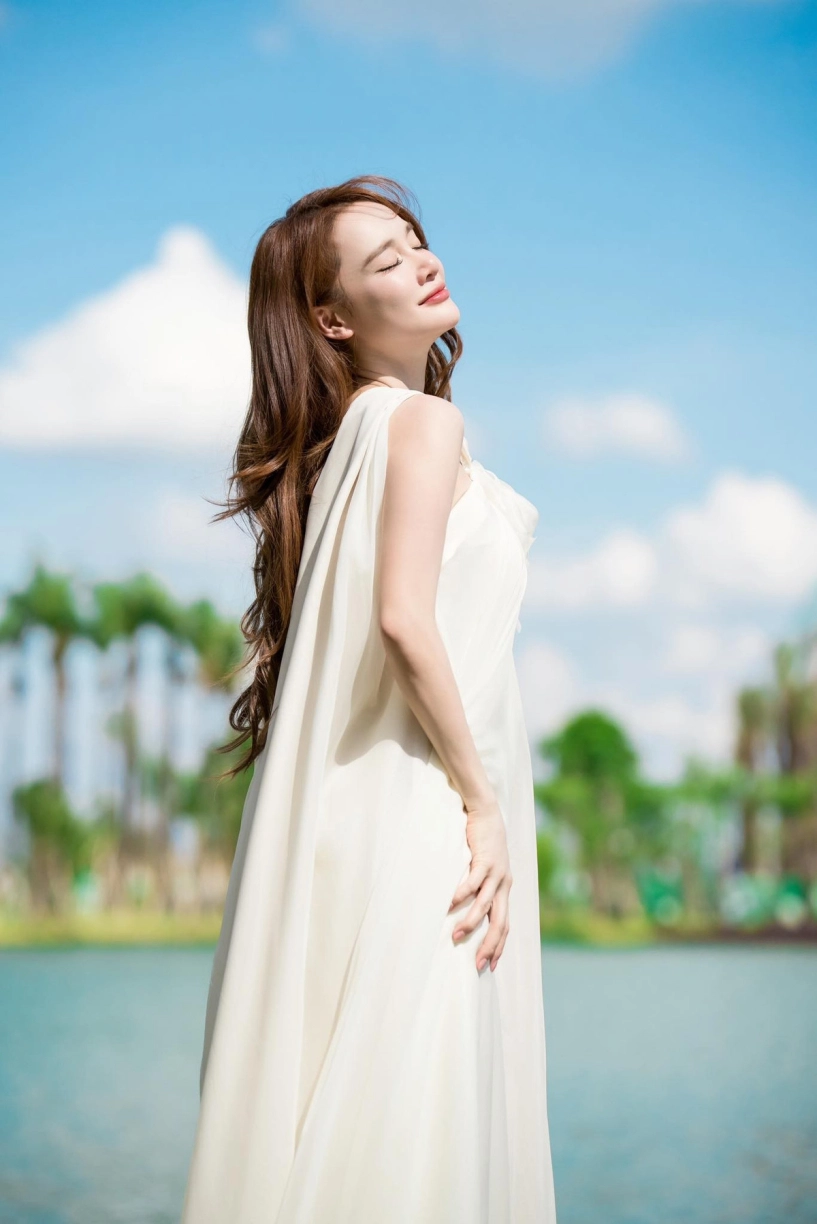 Nhã phương giấu bụng bầu lần ba cực khéo với gu thời trang tinh tế - 3