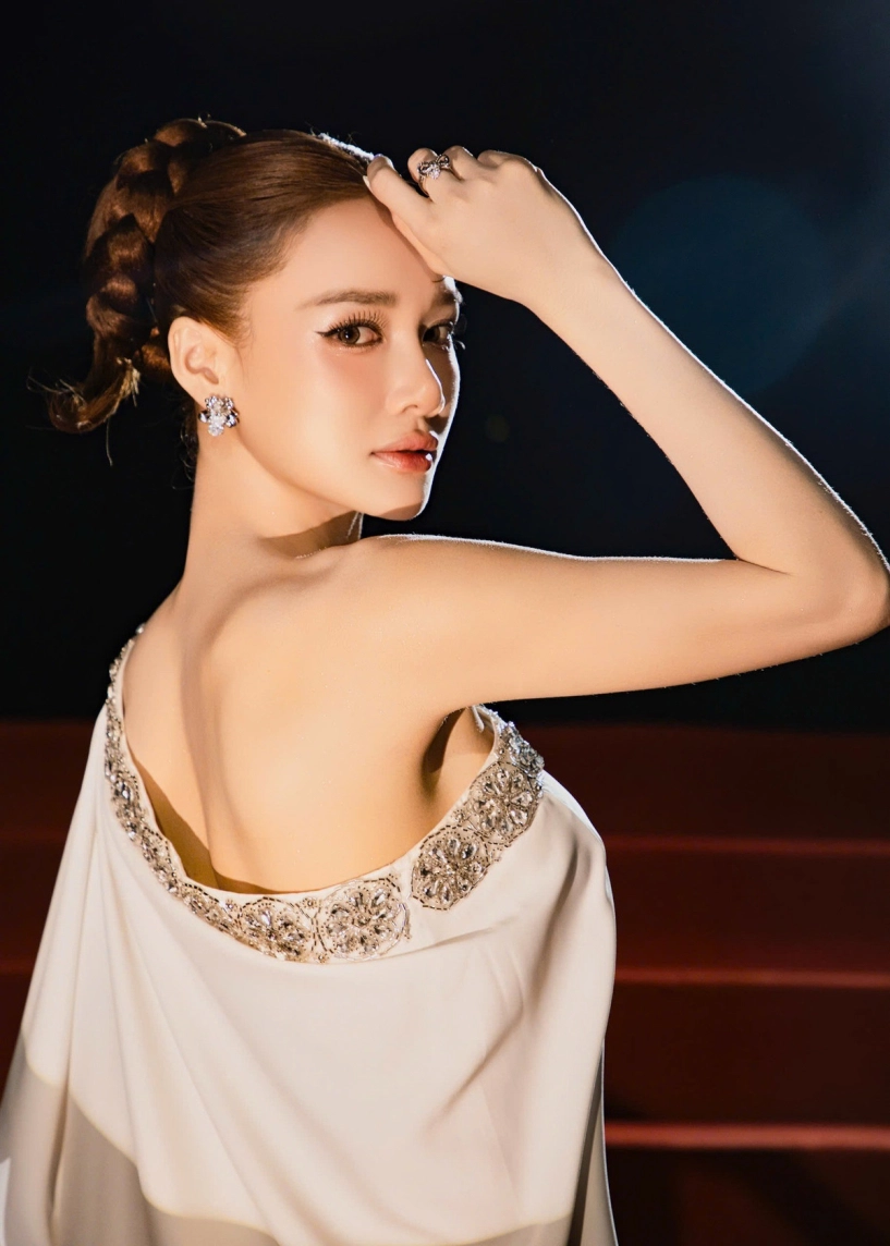 Nhã phương giấu bụng bầu lần ba cực khéo với gu thời trang tinh tế - 6