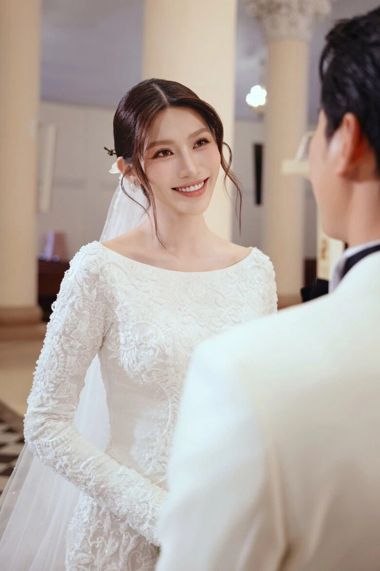 Nhan sắc dàn phù dâu cực phẩm trong đám cưới chế nguyễn quỳnh châu từ hoa hậu quốc tế đến chị đẹp - 2