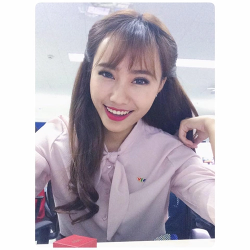 Nhan sắc ít người biết của nữ mc vtv đội mưa tường thuật tin bão số 3 - 4