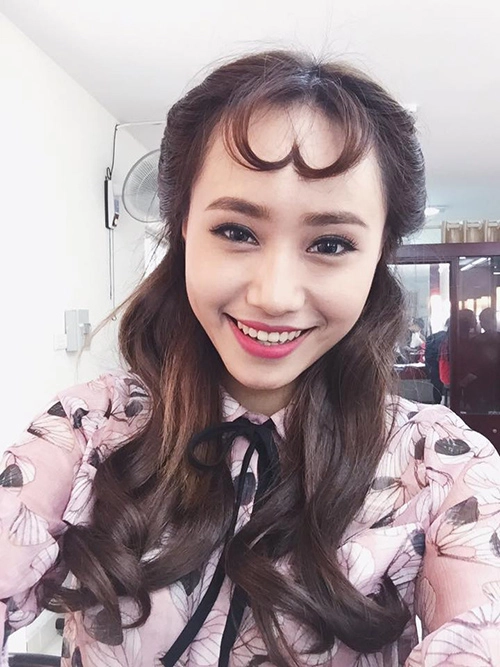 Nhan sắc ít người biết của nữ mc vtv đội mưa tường thuật tin bão số 3 - 5