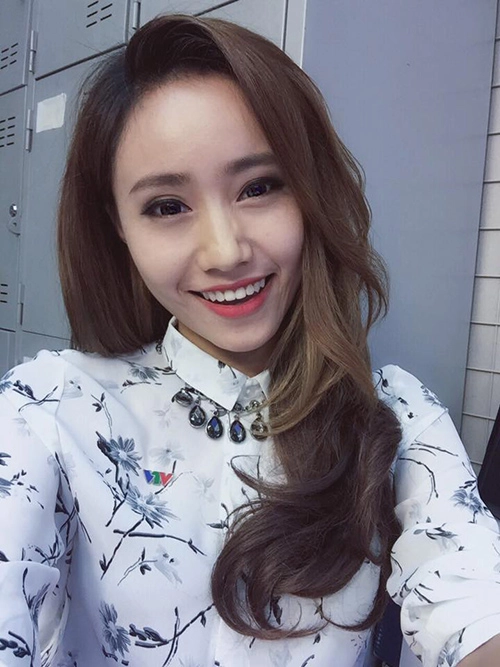 Nhan sắc ít người biết của nữ mc vtv đội mưa tường thuật tin bão số 3 - 7