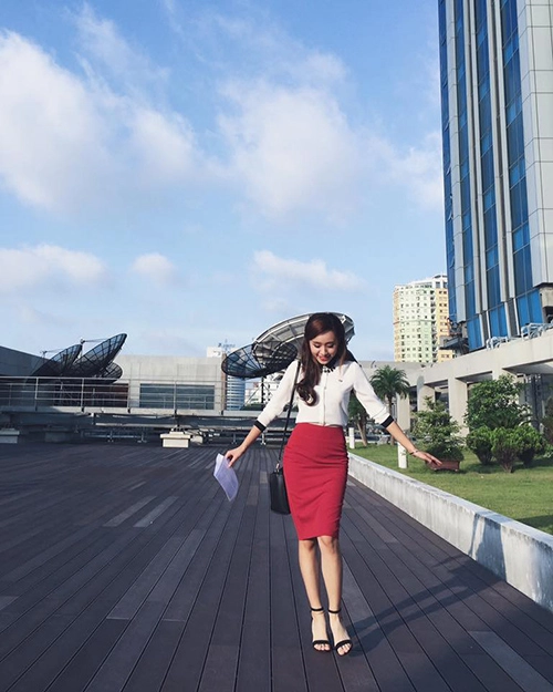 Nhan sắc ít người biết của nữ mc vtv đội mưa tường thuật tin bão số 3 - 9